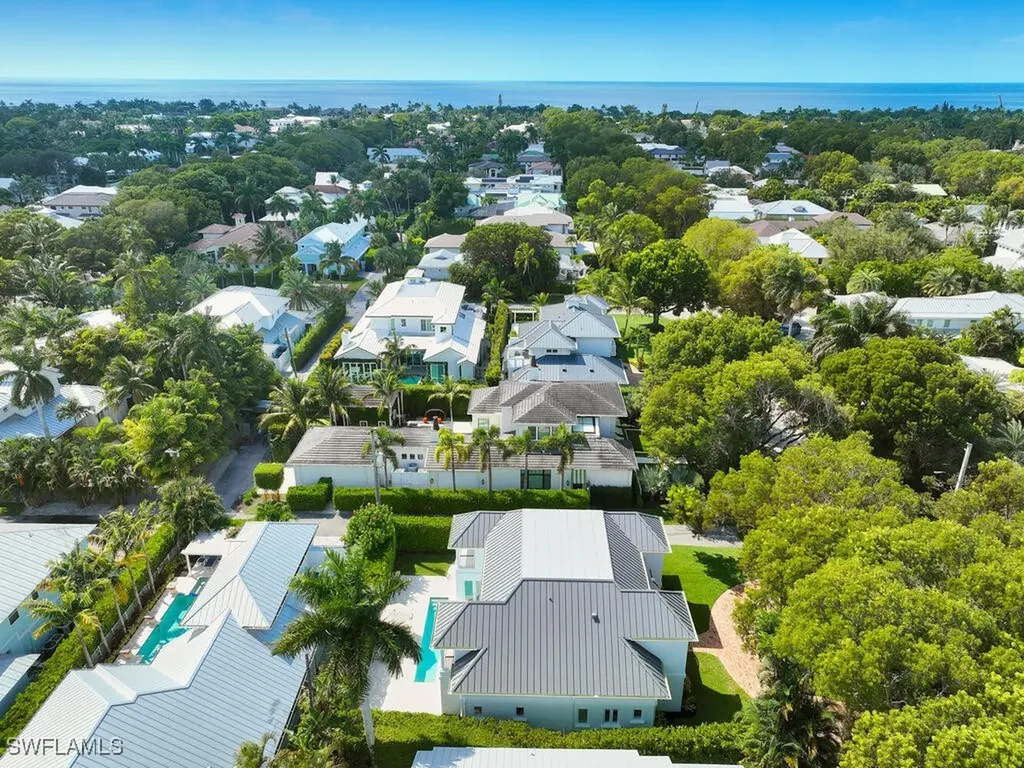 570 2nd Avenue N Naples FL 34102