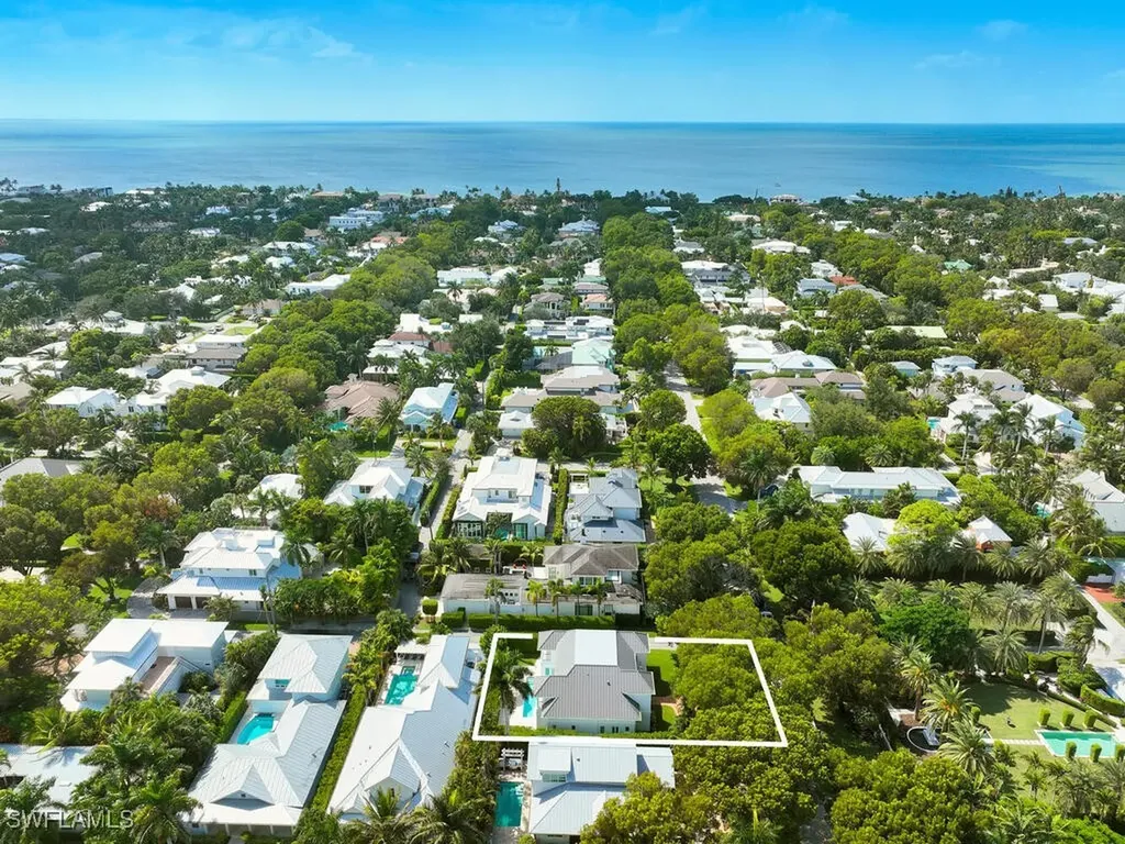 570 2nd Avenue N Naples FL 34102