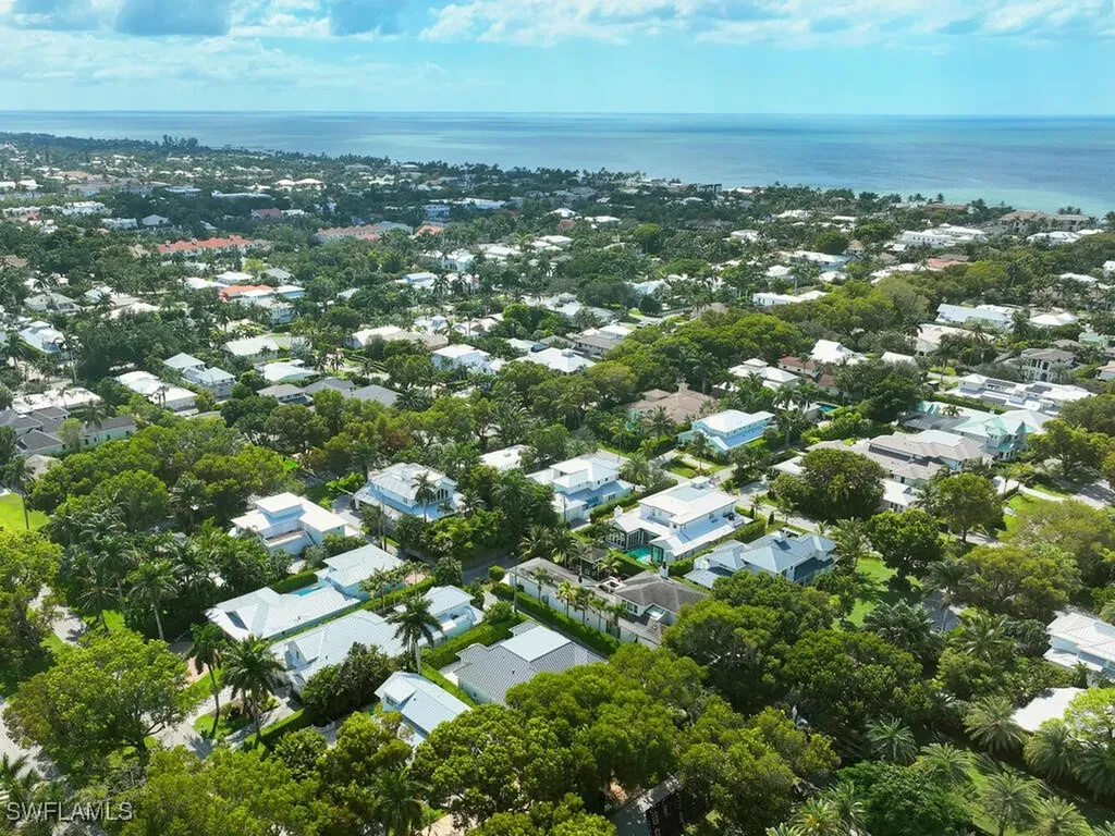 570 2nd Avenue N Naples FL 34102