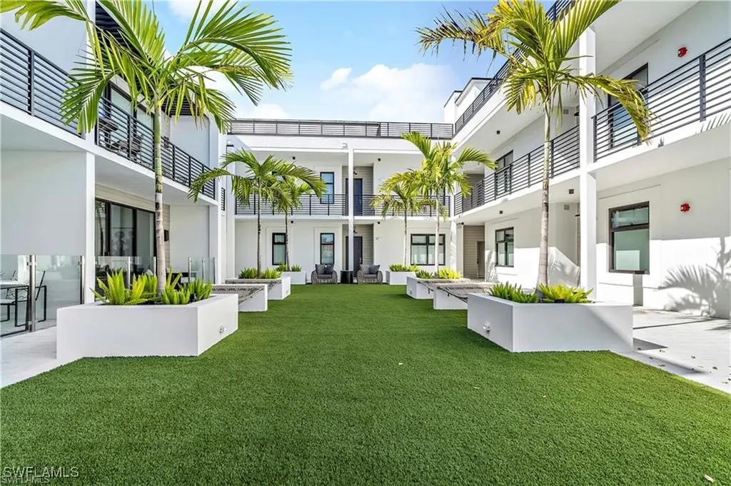 850 Central Avenue Naples FL 34102