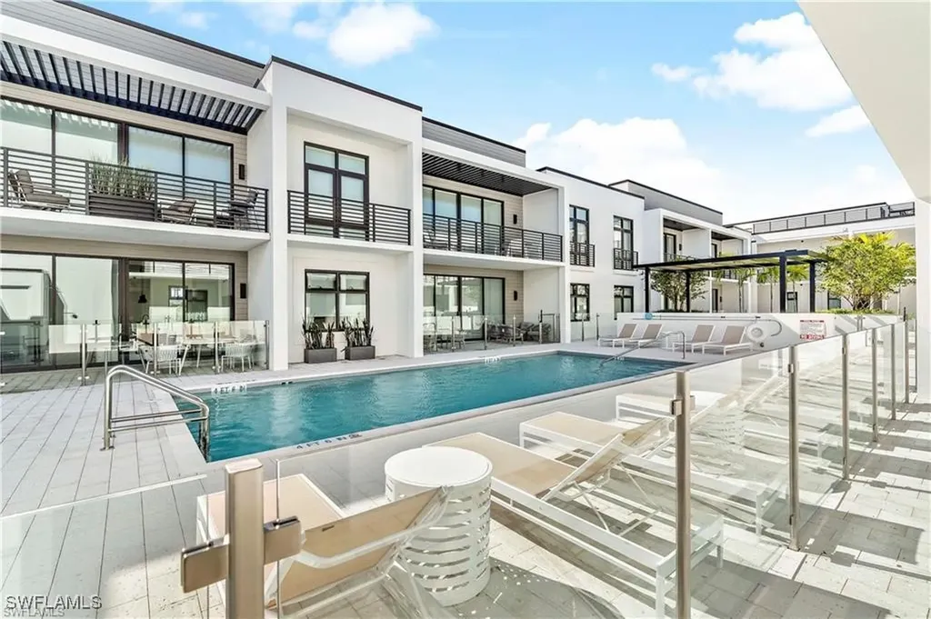 850 Central Avenue Naples FL 34102