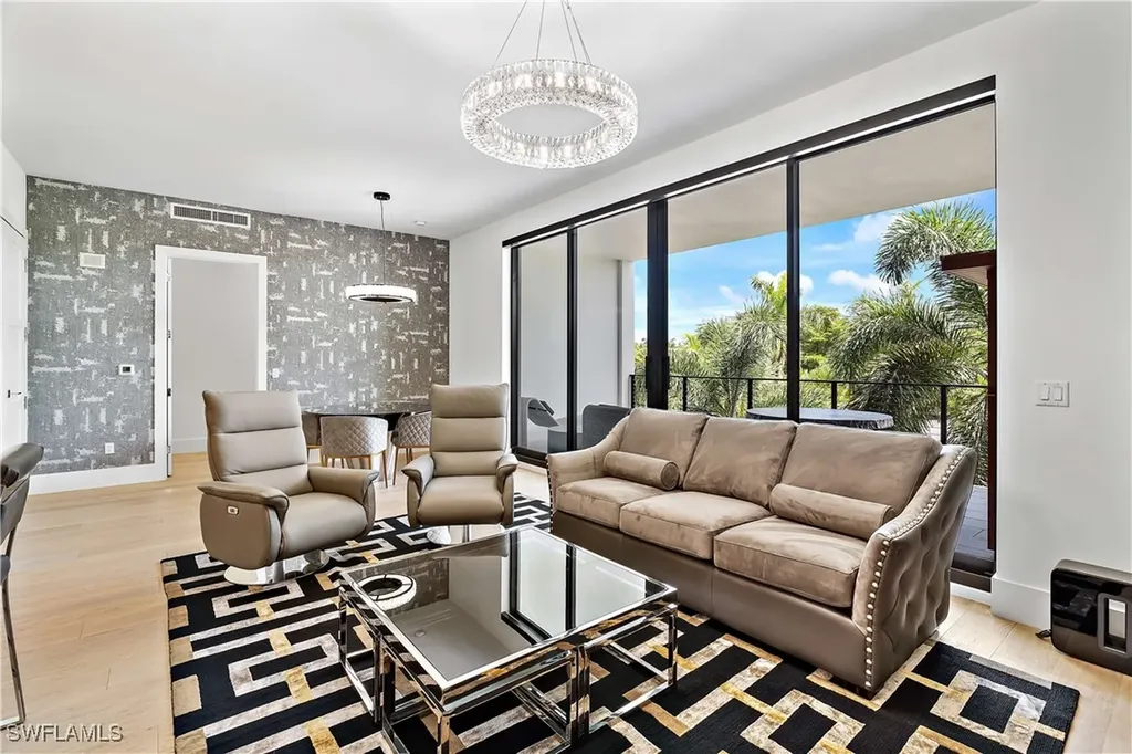 850 Central Avenue Naples FL 34102