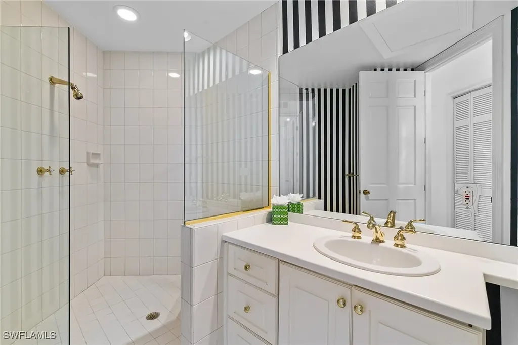 156 Colonade Circle Naples FL 34103