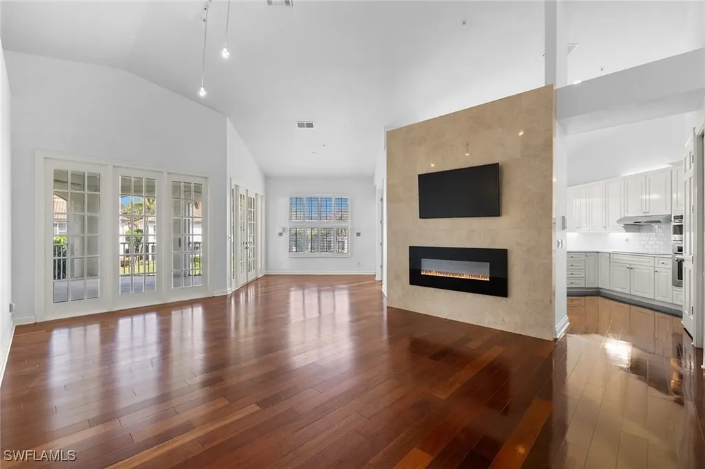156 Colonade Circle Naples FL 34103