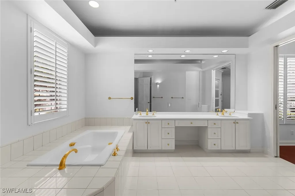 156 Colonade Circle Naples FL 34103