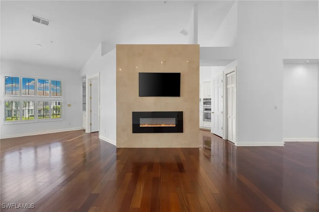 156 Colonade Circle Naples FL 34103