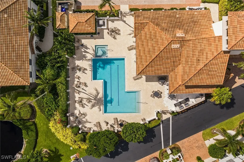 156 Colonade Circle Naples FL 34103