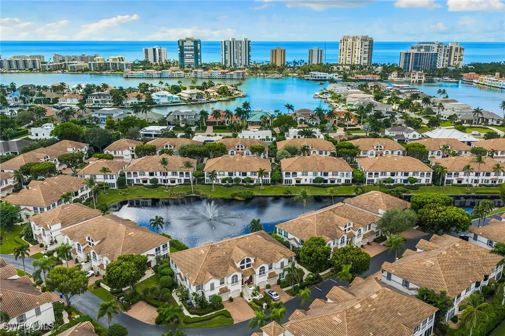 156 Colonade Circle Naples FL 34103