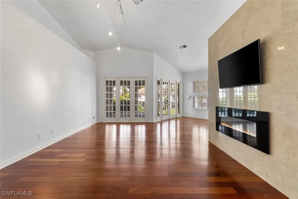 156 Colonade Circle Naples FL 34103