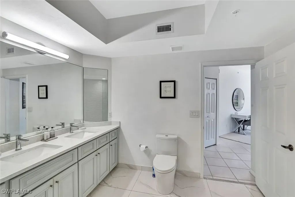 300 L Ambiance Circle Naples FL 34108