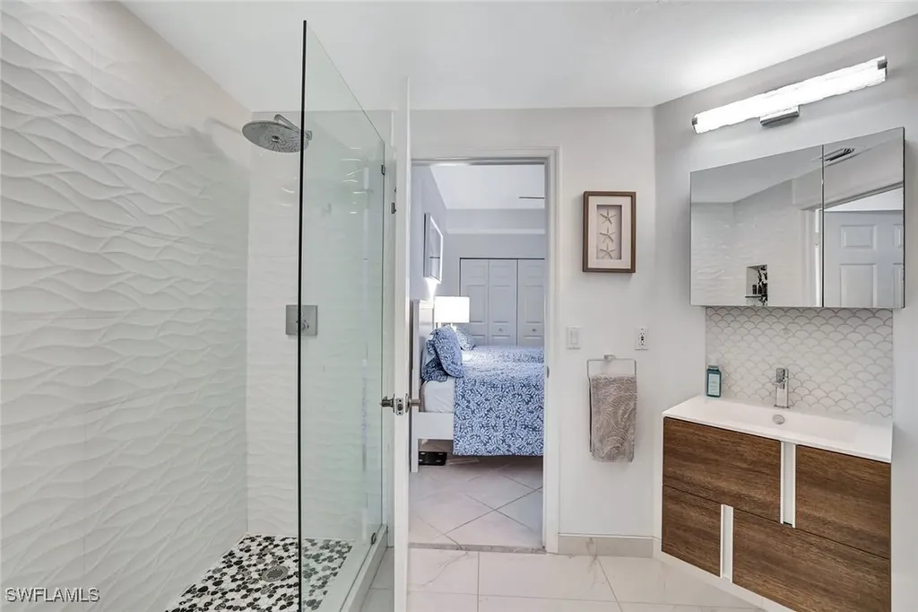 300 L Ambiance Circle Naples FL 34108