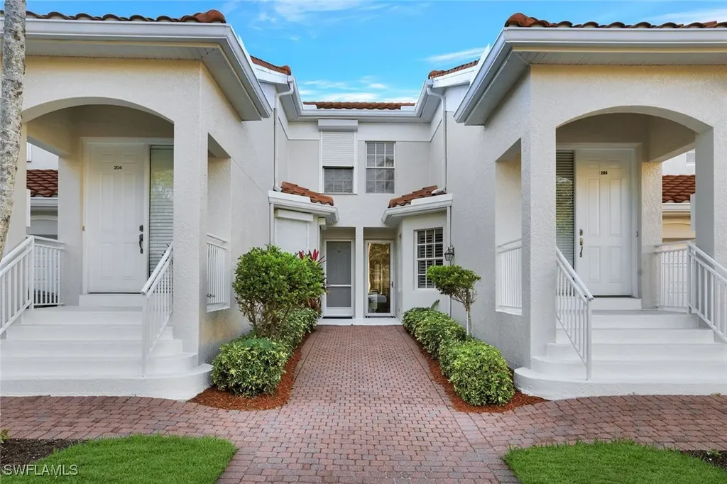 300 L Ambiance Circle Naples FL 34108