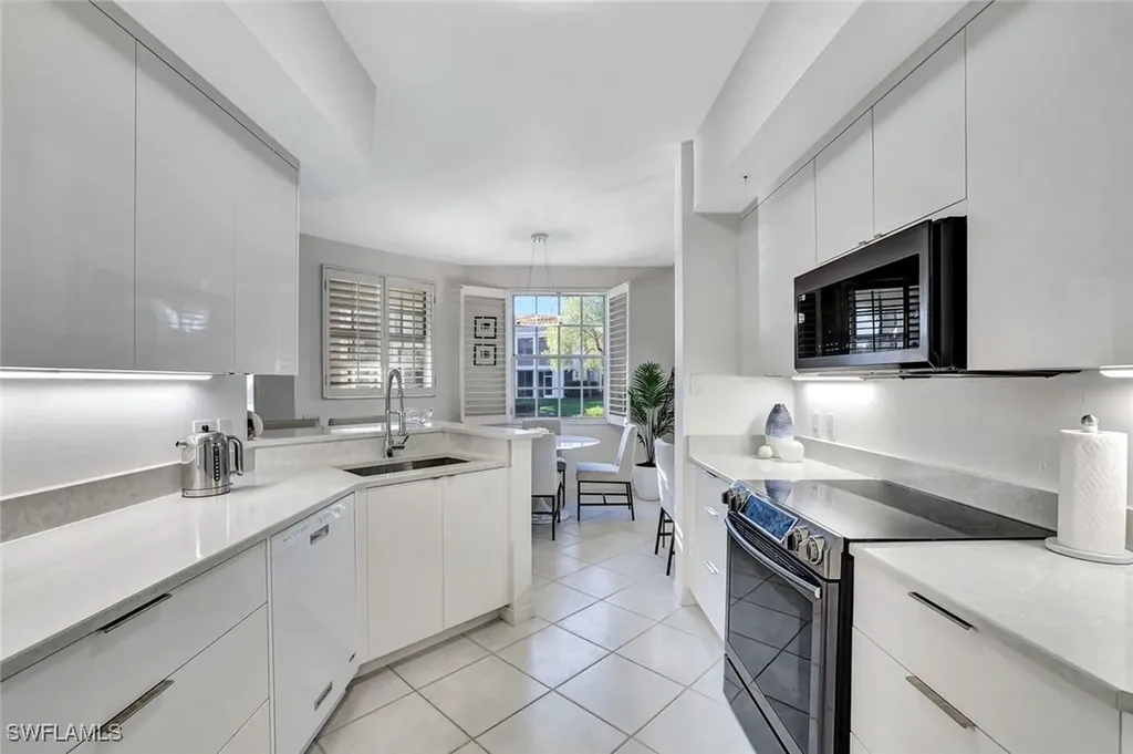 300 L Ambiance Circle Naples FL 34108