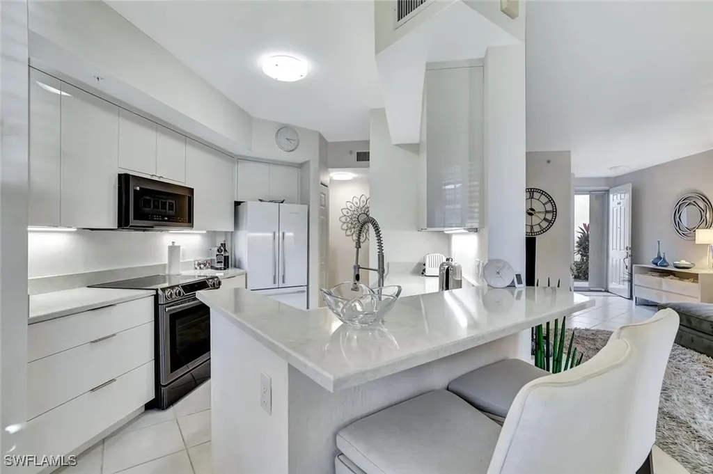 300 L Ambiance Circle Naples FL 34108