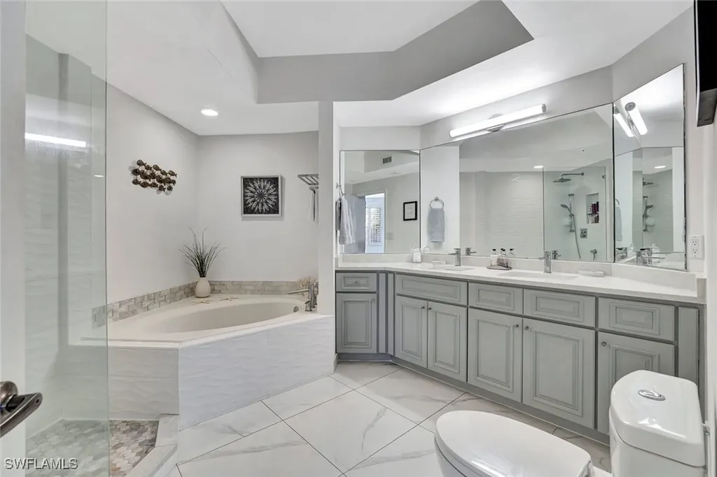 300 L Ambiance Circle Naples FL 34108