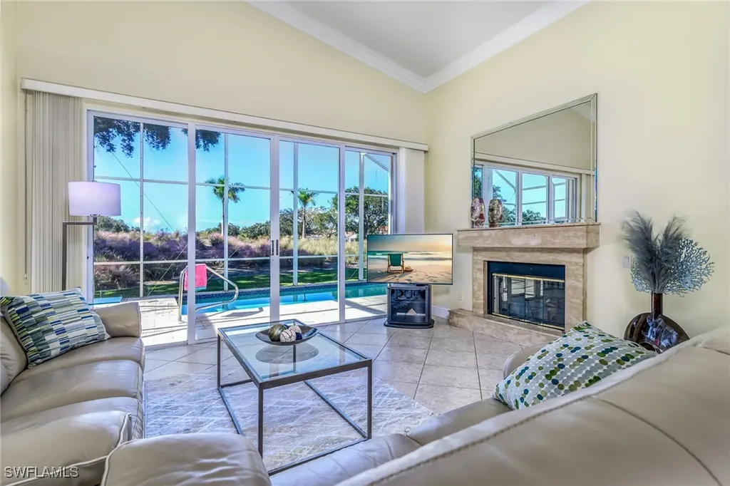 66 Fountain Circle Naples FL 34119