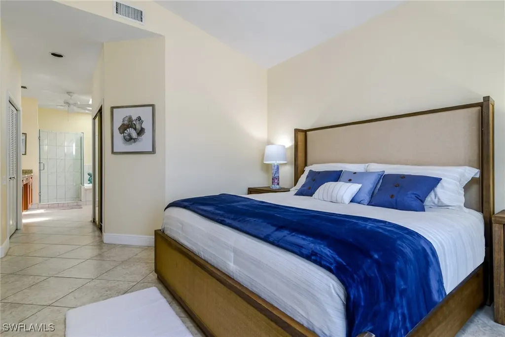 66 Fountain Circle Naples FL 34119