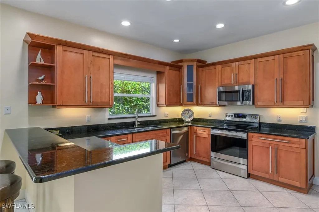 66 Fountain Circle Naples FL 34119