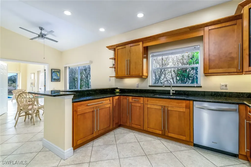 66 Fountain Circle Naples FL 34119
