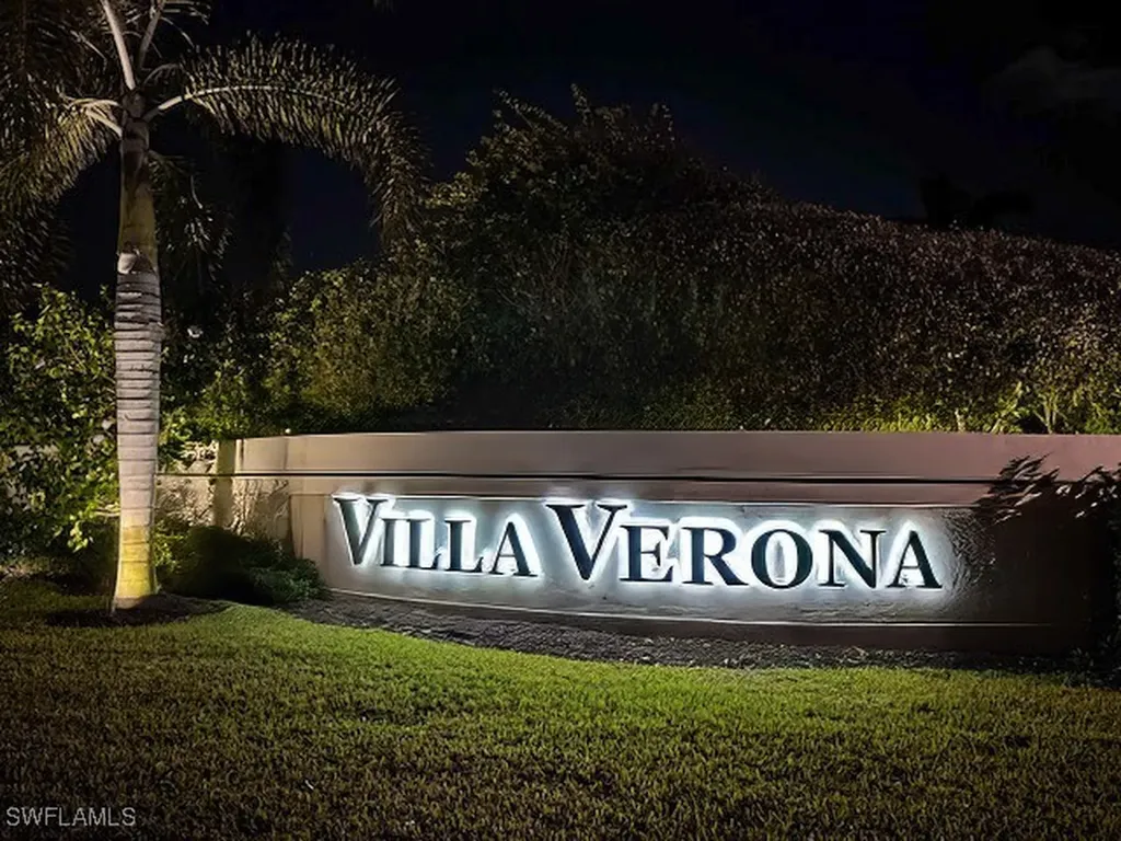 66 Fountain Circle Naples FL 34119