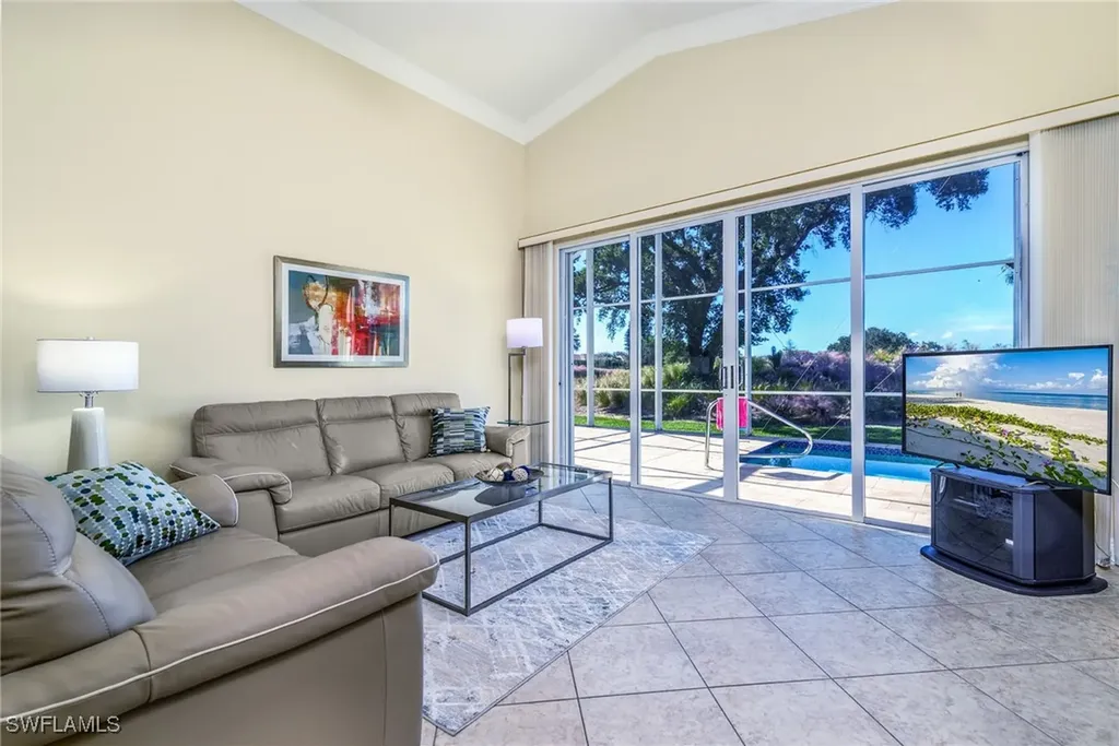 66 Fountain Circle Naples FL 34119