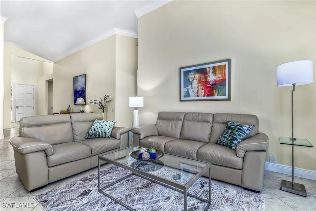 66 Fountain Circle Naples FL 34119