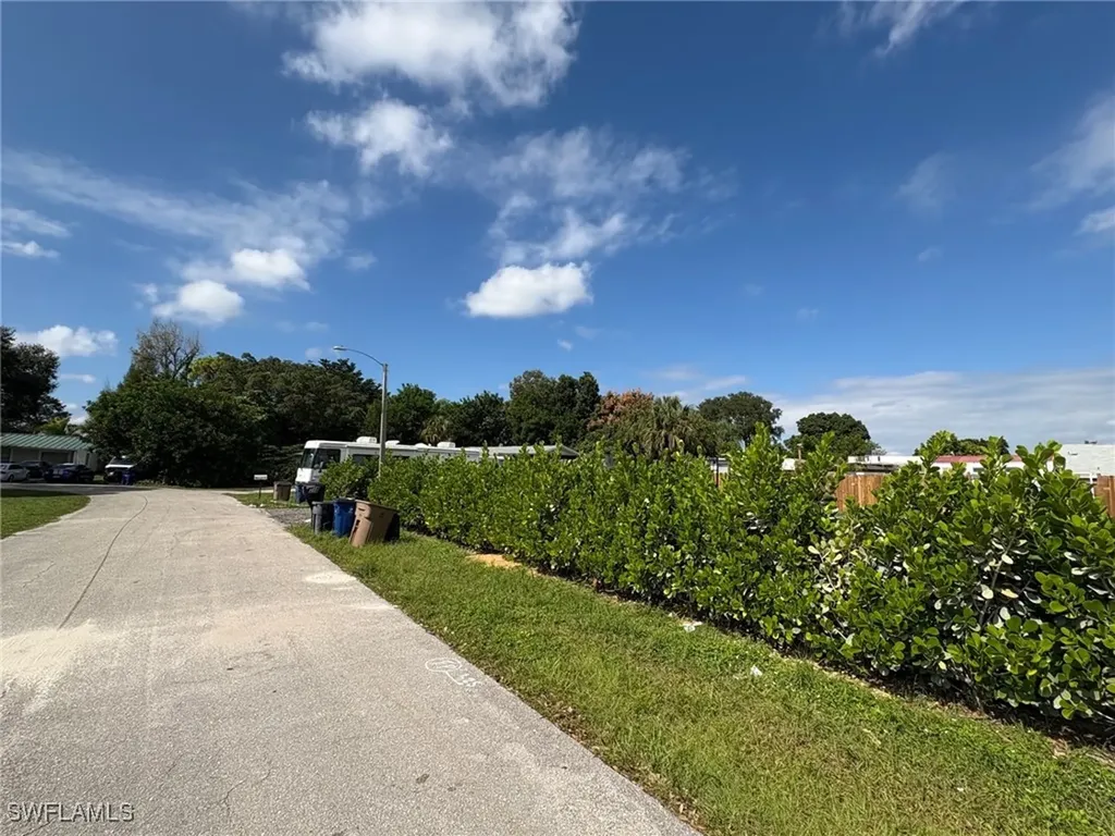 418 Cactus Circle Lehigh Acres FL 33936