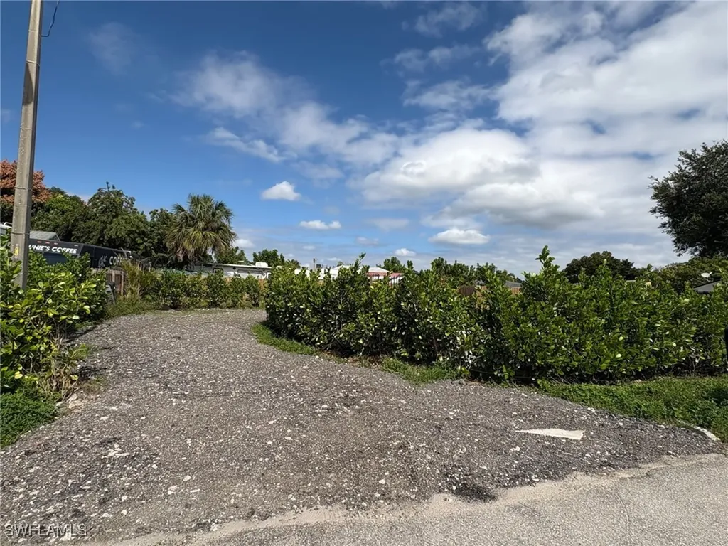 418 Cactus Circle Lehigh Acres FL 33936