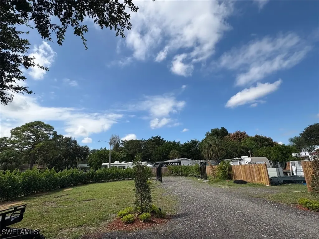 418 Cactus Circle Lehigh Acres FL 33936