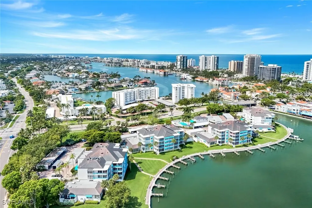 305 Park Shore Drive Naples FL 34103
