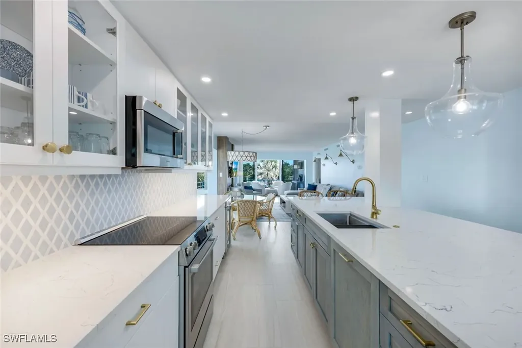 305 Park Shore Drive Naples FL 34103