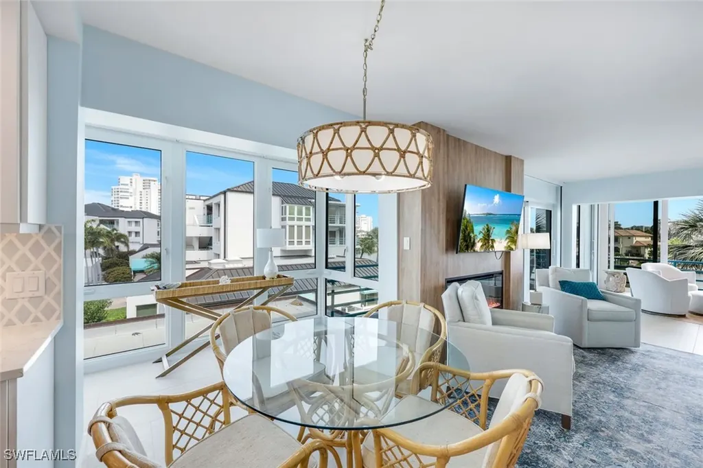 305 Park Shore Drive Naples FL 34103