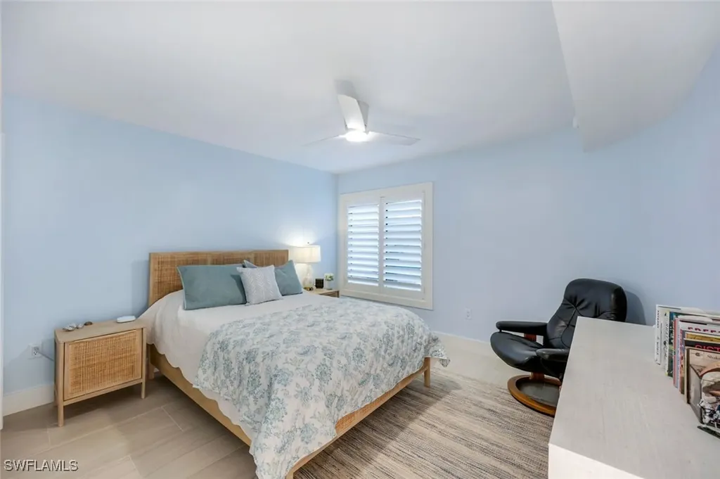 305 Park Shore Drive Naples FL 34103