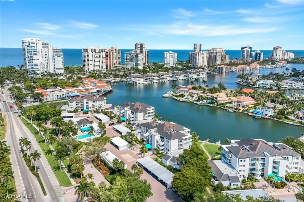 305 Park Shore Drive Naples FL 34103