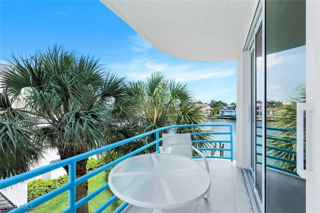 305 Park Shore Drive Naples FL 34103