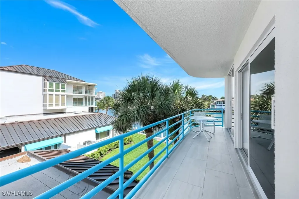 305 Park Shore Drive Naples FL 34103