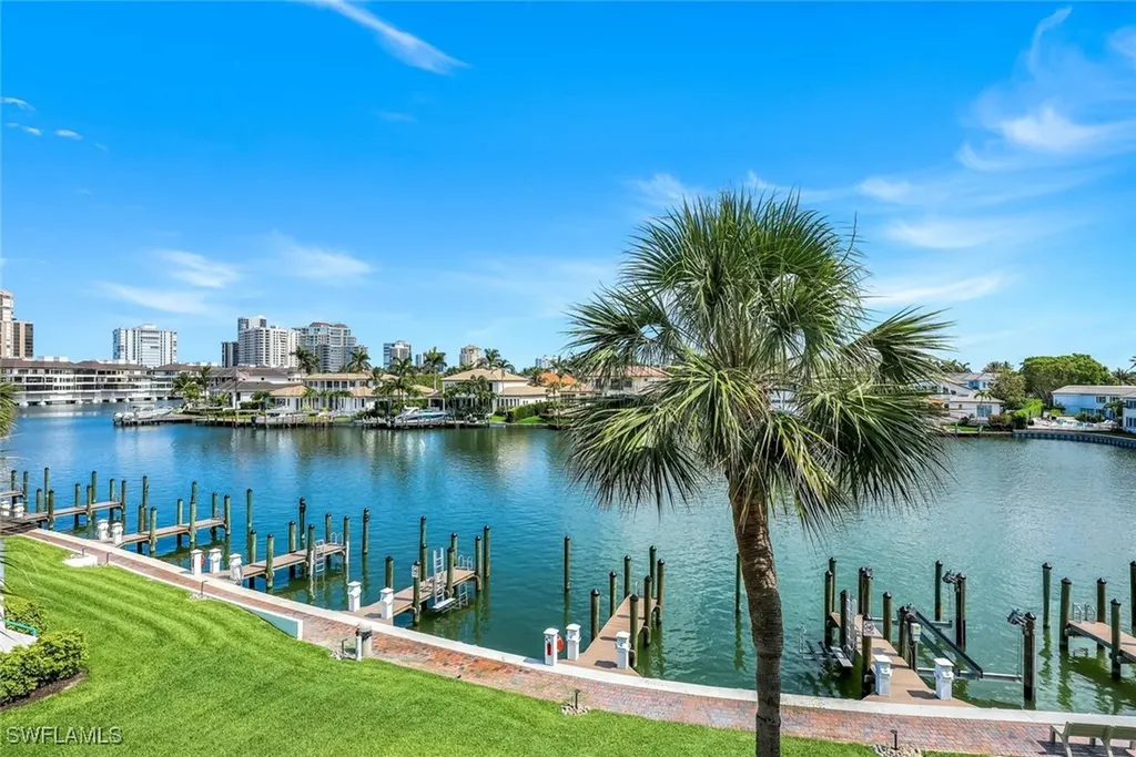 305 Park Shore Drive Naples FL 34103