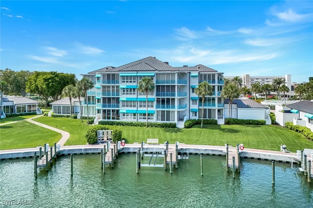 305 Park Shore Drive Naples FL 34103