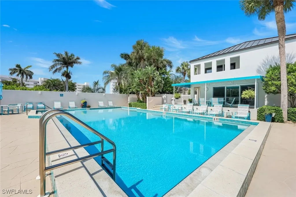 305 Park Shore Drive Naples FL 34103