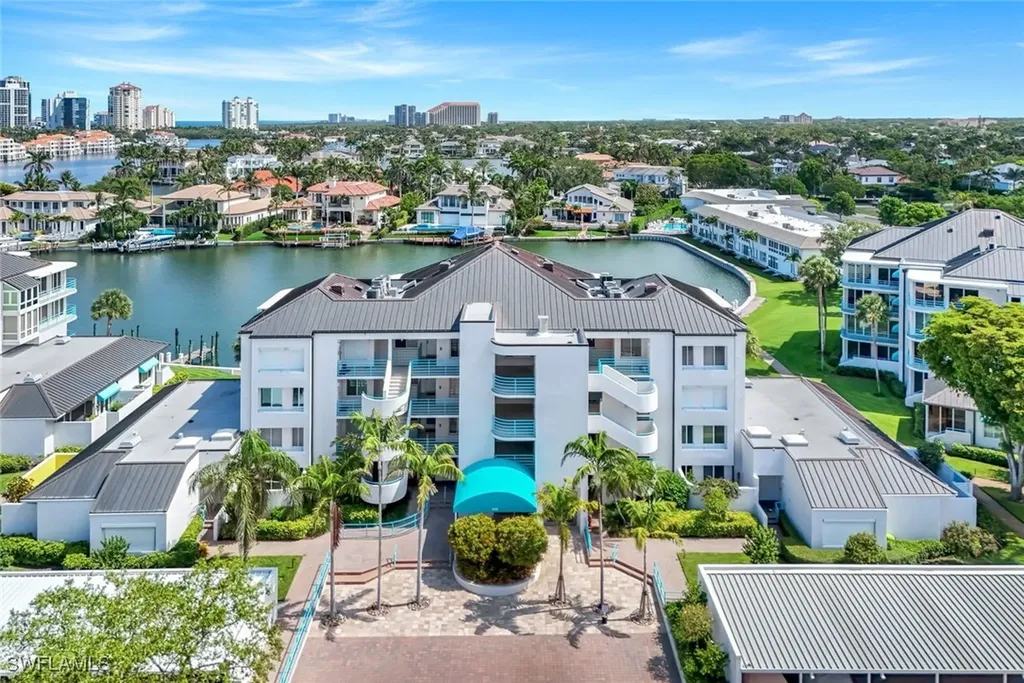 305 Park Shore Drive Naples FL 34103