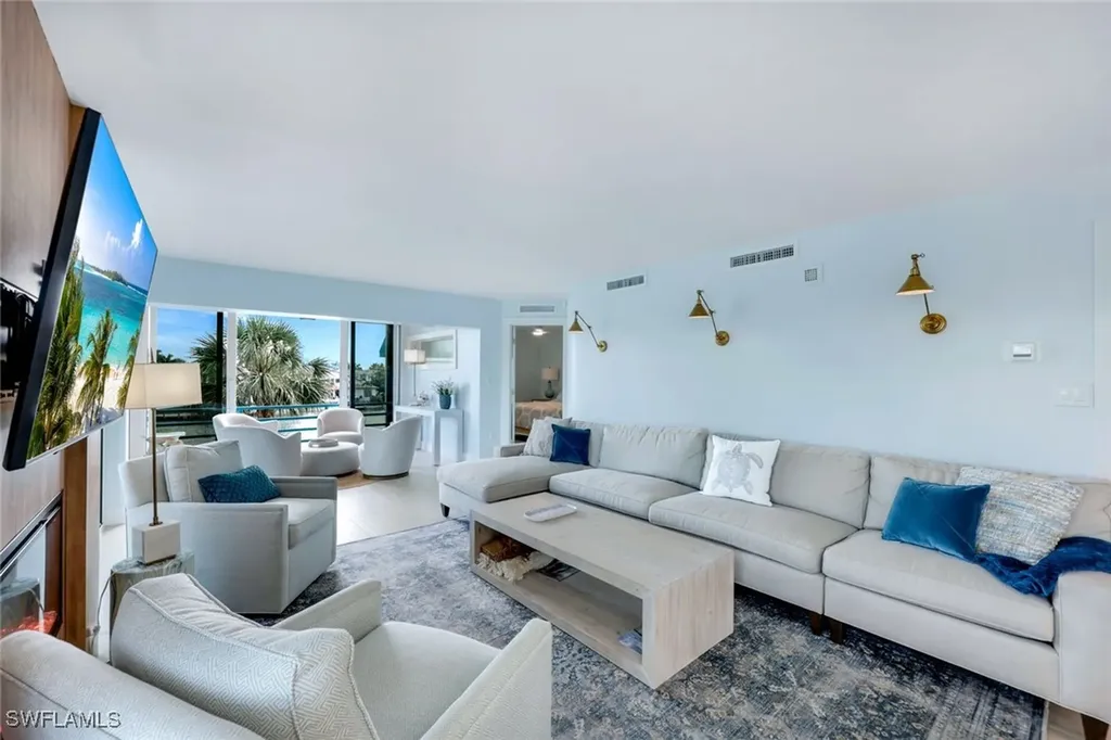 305 Park Shore Drive Naples FL 34103
