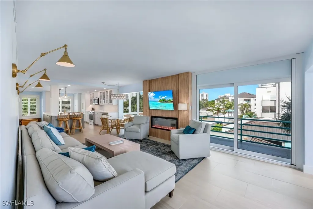 305 Park Shore Drive Naples FL 34103