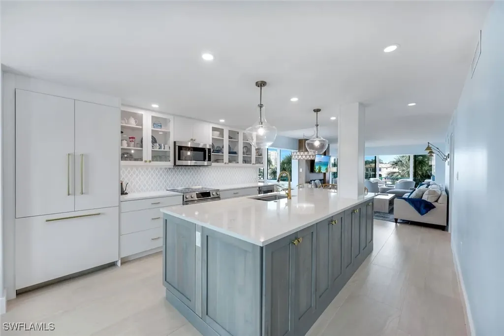 305 Park Shore Drive Naples FL 34103