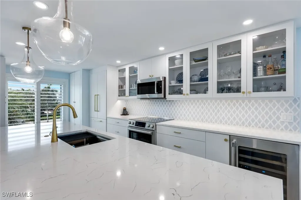 305 Park Shore Drive Naples FL 34103