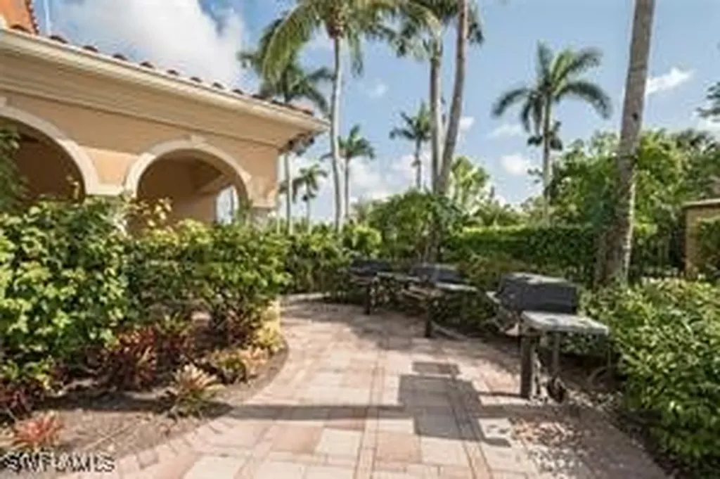 2605 Estrella Court Naples FL 34109