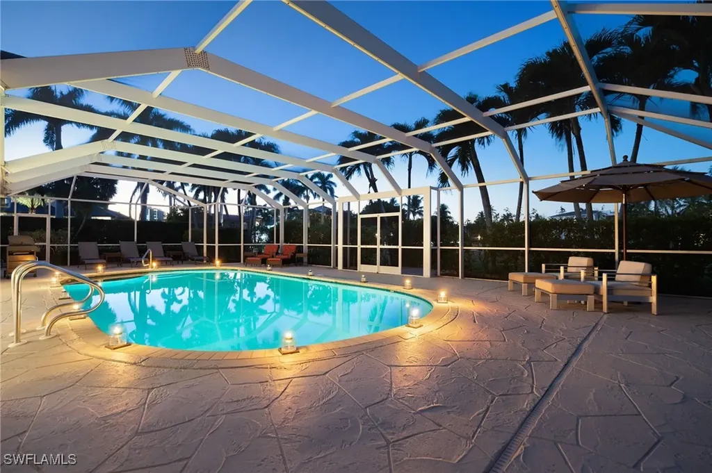 503 Neapolitan Way Naples FL 34103