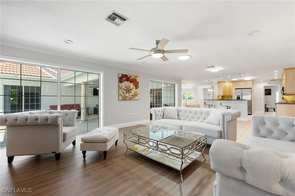 503 Neapolitan Way Naples FL 34103