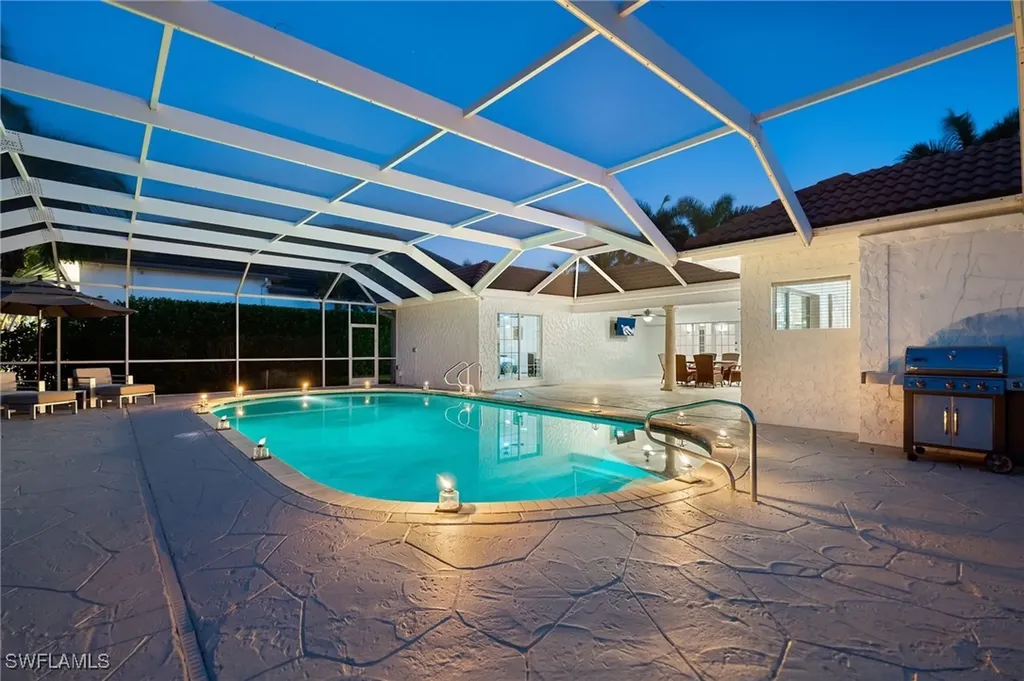 503 Neapolitan Way Naples FL 34103