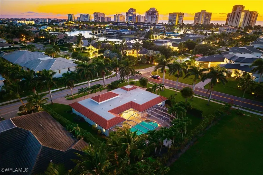 503 Neapolitan Way Naples FL 34103