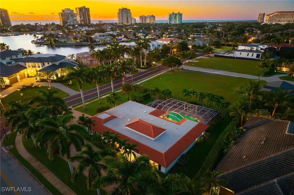503 Neapolitan Way Naples FL 34103